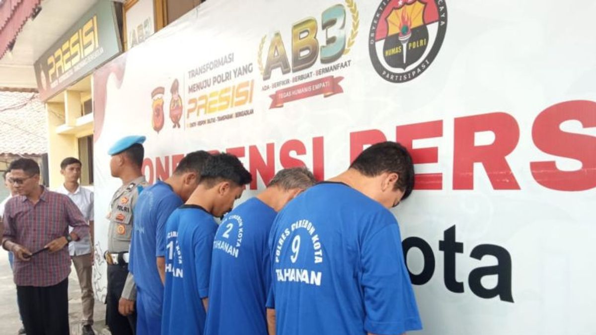Komplotan Ganjal ATM di Cirebon Kuras Duit Korbannya Sampai Rp71 Juta