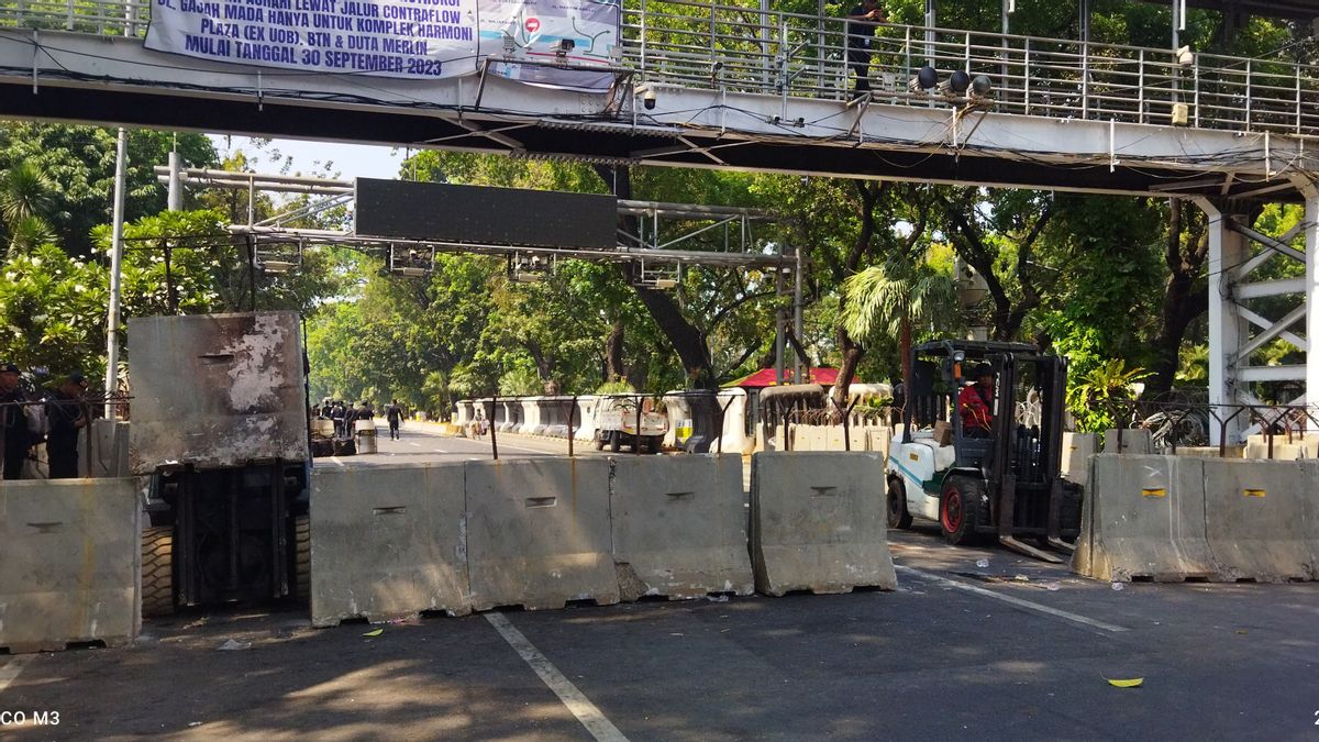 Two Sections Of Medan Merdeka Barat Road Re-opened After The Demonstrators Disbanded