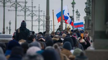 Russian Police Detain Thousands Of Protesters Who Support Alexei Navalny
