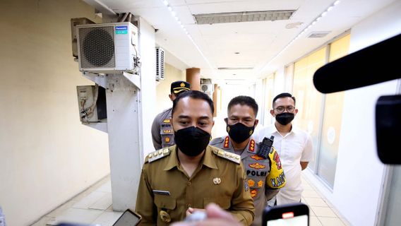 Wali Kota Surabaya Kirim Nakes dan Mobil Vaksinasi ke Sidoarjo untuk Putus Rantai COVID-19