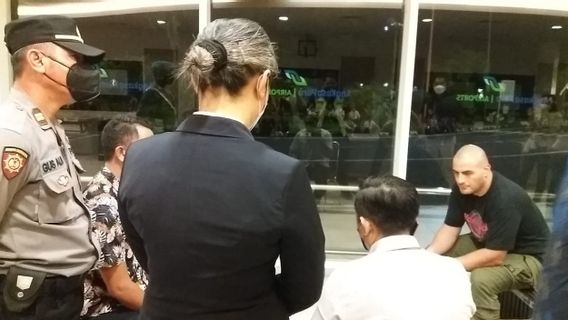 Viral Bule A Frappé Des Agents D’Avsec Et La Police à L’aéroport Ngurah Rai De Bali Pour Avoir Manqué Un Avion, WN Jordan Le Coupable