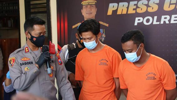 La Police Arrête 2 Employés Externalisateurs De KAI Auteurs De Vols De Fer De Voies Ferrées à Malang