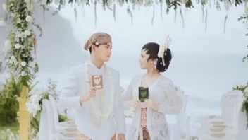 幸せ、トリ・スアカとナビラ・マハラニはユニークな持参金で正式に結婚しました