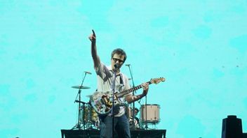 Weezer Sambut Kembalinya Oasis dengan Cover Lagu Wonderwall