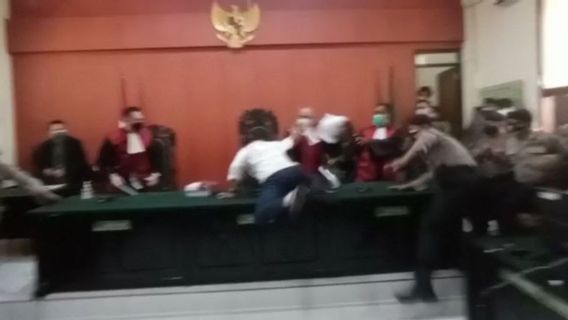 Aktivis Anti Masker Banyuwangi Serang Hakim, PN Banyuwangi: Sudah Bisa Disebut Pelecehan