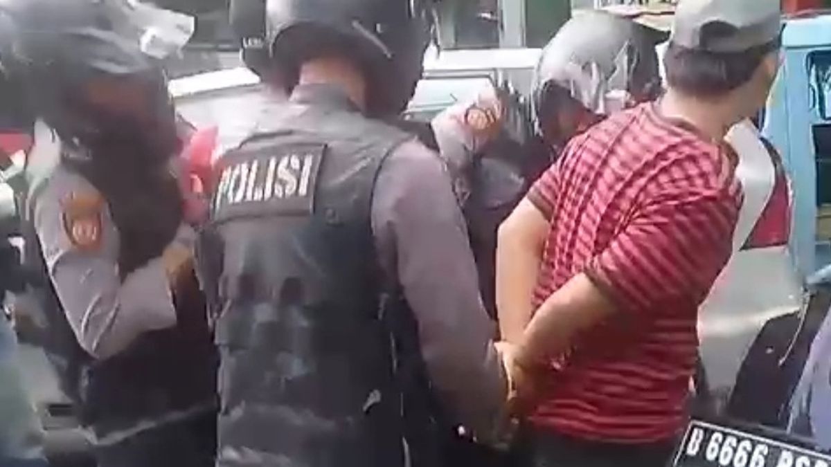 عظيم! الشرطة تعتقل بلطجية سوق تاناه أبانغ الذين يحبون طلب المال لسائقي السيارات المارة