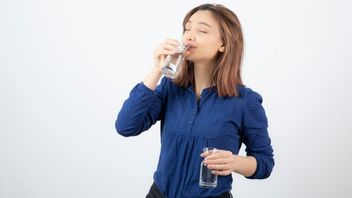 喝酒的习惯是站立的,健康的还是危险的?