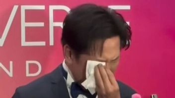 2025年宇宙小姐争议,导演娜瓦特·伊萨格里西尔(Nawat Itsaragrisil)在悲伤的时刻接受了错误