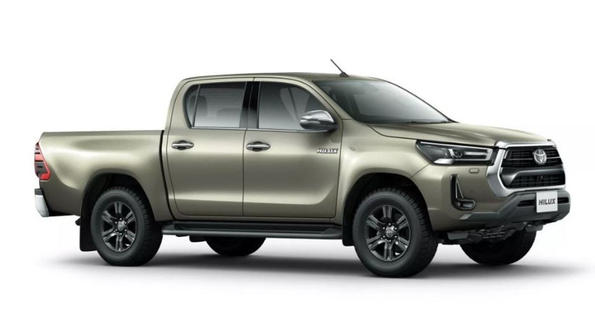 Toyota Hilux In Japan Gets Panoramic Camera Feature