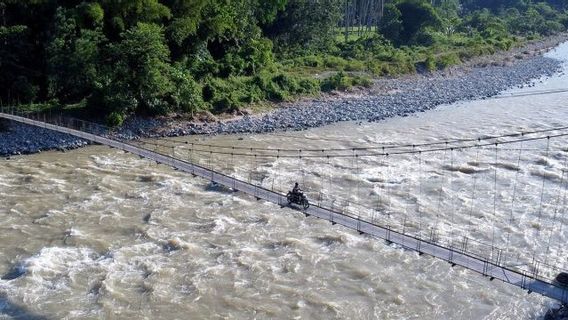 違法な金鉱山の地すべり、1人の鉱山労働者がボーンボランゴで死亡