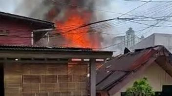 Three Houses In Kemayoran Catch Fire, Firefighters Find It Difficult To Access Narrow Roads