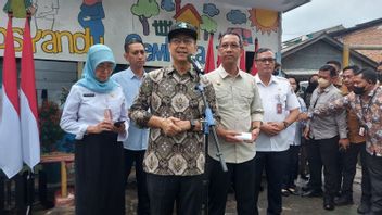 Visiting Posyandu In Cempaka Putih, Minister Of Health And Acting Governor Heru Find 3 Children Of Alami Stunting