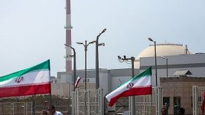 يدعي الجيش الإسرائيلي أنه يهاجم المنشآت النووية الإيرانية في بوشيره وإسفاهان ونطنز