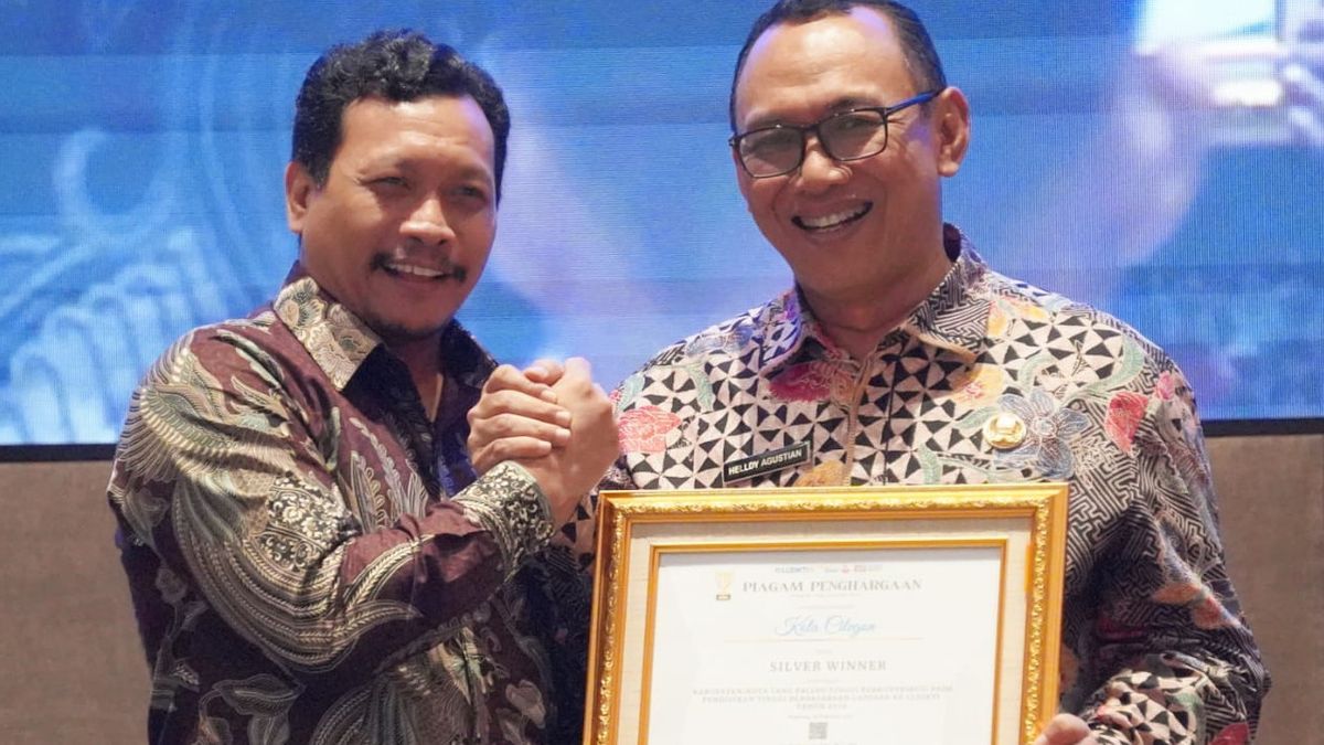 Terbaik se-Banten, Wali Kota Cilegon Raih Penghargaan Pendidikan Tinggi