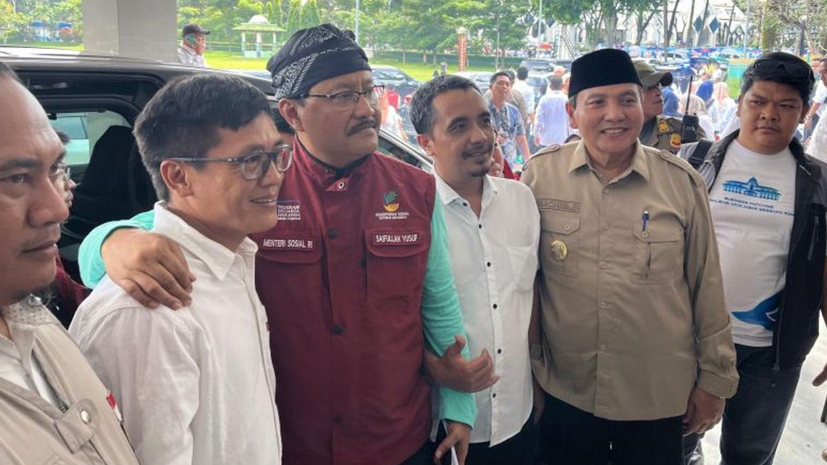 وعندما سئل عن مسألة التعديل الوزاري، دعا مينسوس كوليغا في مجلس الوزراء الدائم في صف واحد