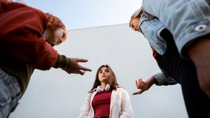 8 Situasi Toksik yang Layak Ditinggalkan Menurut Psikologi