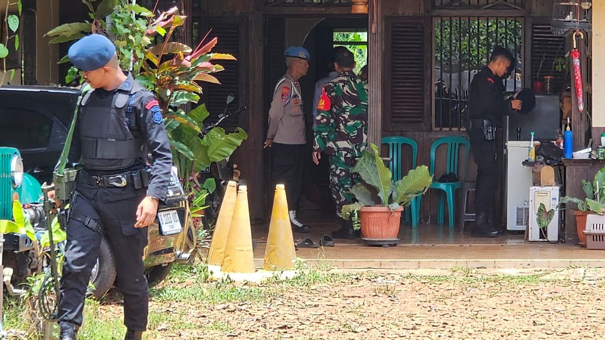 Deux maisons présumées de Dukun Santet à Ciputat fouillées par les équipes Gegana et TNI