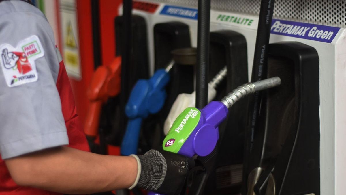 Pertamina réduit le prix du carburant non subventionné au 1er octobre, Pertamax Green à 12 700 IDR par litre