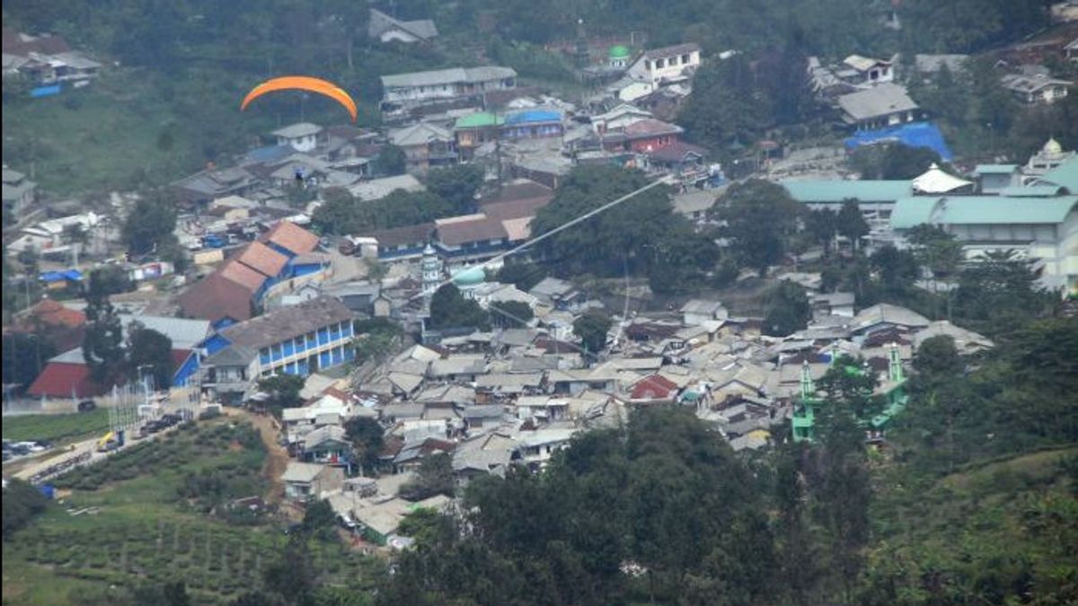 Volume Kendaraan di Jalur Puncak Meningkat di Akhir Pekan