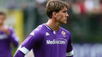 Santer Kabar Vlahovic Resmi ke Juventus, Penggemar Fiorentina Meradang: <i>Bodyguard</i>-mu Tidak akan Selamatkan Hidupmu