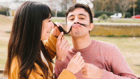 6 Reasons Humor Can Build Closeness in Romantic Relationships