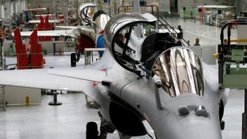 في اجتماع في مجموعة العشرين الإيطالية، أصبح الرئيس جوكوي والرئيس الفرنسي أكثر حميمية بشأن المعدات الدفاعية، هل شراء طائرات رافال المقاتلة واضح؟