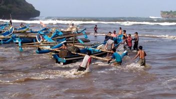 ジャワ島南海岸の高波警報、グヌン・キドゥル漁師が海に行かないように頼んだ