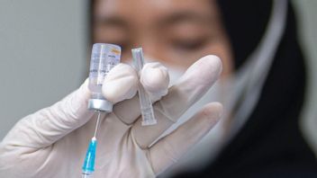 苏拉巴亚市举行老年人格比亚疫苗接种