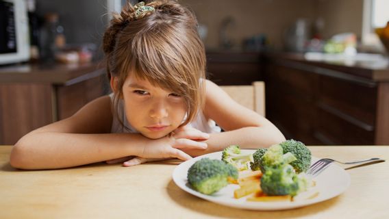 6 Strategi Mengatasi Anak yang Suka Pilih-Pilih Makanan