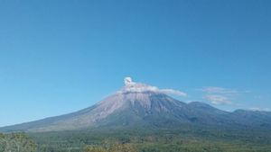 塞梅鲁山2次火山爆发 星期六早上