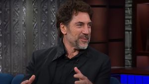 Javier Bardem Kenakan Kefiyeh ke Emmy, Tegas Tak Ingin Kerja dengan Israel