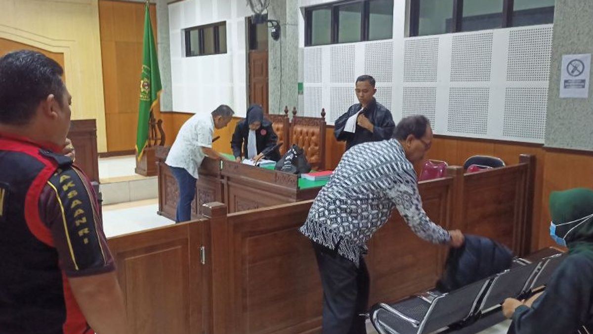 Public Prosecutor Demands 2 Corruption Convicts Of Mataram Health Polytechnic 7.6 Years In Prison
