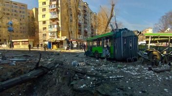 زيلينسكي يقول إن روسيا زرعت ألغاما في أحياء المدنيين الأوكرانيين لجثث في الشارع
