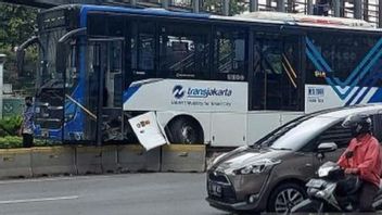 Pas De Victimes De Bus Transjakarta Séparateur Seruduk Devant Ratu Plaza Sudirman, Chauffeur Vérifié