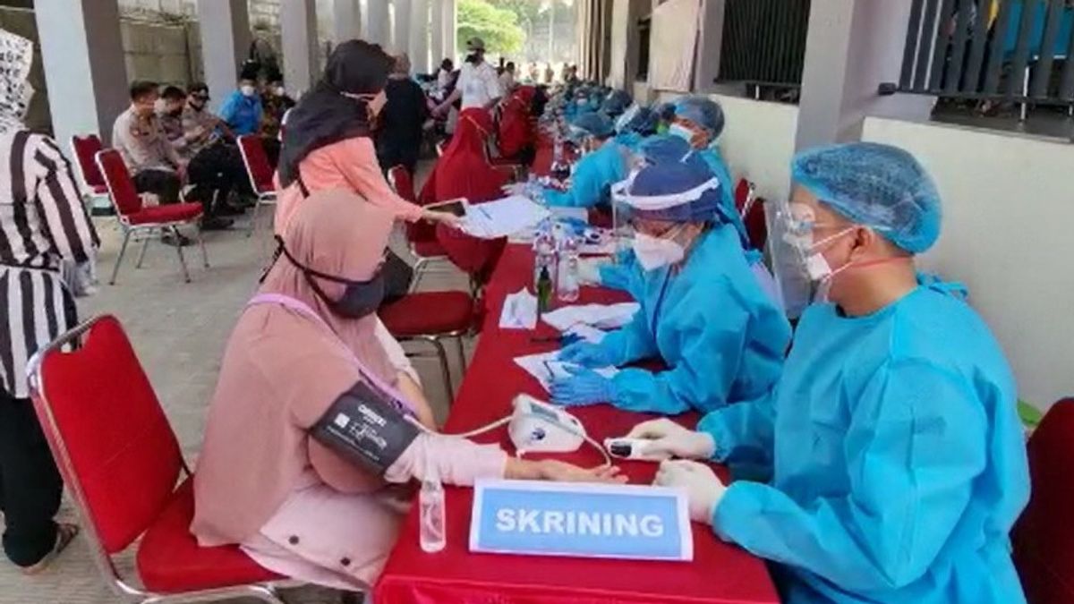 Vaccination De Masse, Le District De Pamulang Cible 1700 Personnes Par Jour