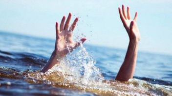 Having Fun Lying On The Embankment, 22-year-old Youth Drowns In Kalijodo