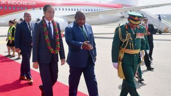 President Jokowi Arrives In Papua New Guinea Welcomed By PM James Marape