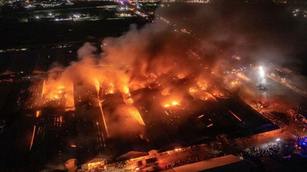 Kebakaran Gedung BAZNAS, 16 Mobil Pemadam Kebakaran Dikerahkan untuk Menjinakkan Api