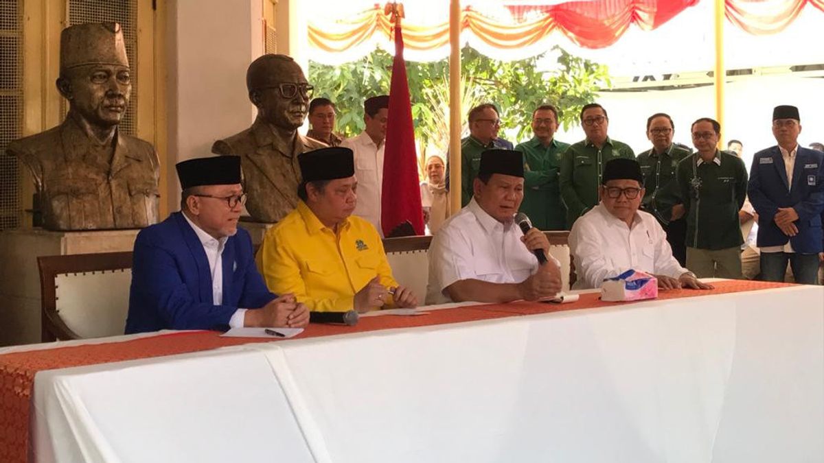 Prabowo Tegaskan Dukungan Capres dari Golkar-PAN Bukan Arahan Jokowi