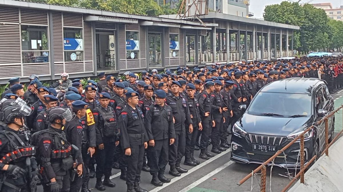 1.239 Petugas Gabungan Jaga KPUD Jakarta Jelang Penetapan Paslon Gubernur dan Wagub Jakarta