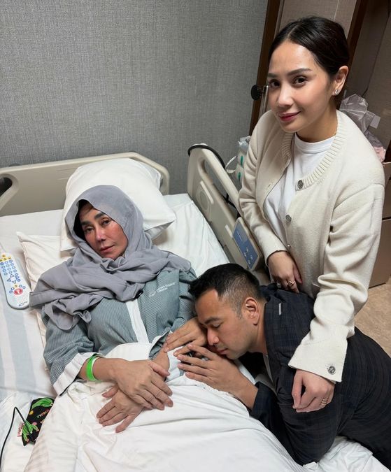 Bagarin sur une intervention chirurgicale à Singapour, Raffi Ahmad demande des prières pour la guérison de sa mère