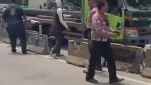 Tabrak Pembatas Jalan di Flyover Pesing, Pemotor Asal Kebumen Tewas Terlindas Truk