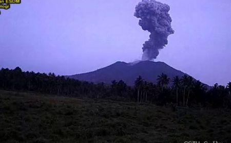 PVMBG Rekam Aktivitas Erupsi 2 Gunung Api di Maluku Utara