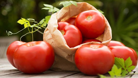 Benefits Of Eating Tomatoes, According To Research Can Prevent Sunburned Skin