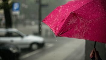 月曜日にDKIジャカルタで雷を伴う雨に注意してください