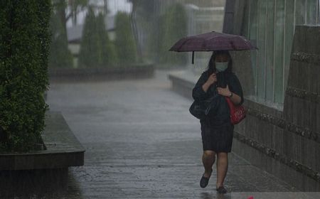 Siang Terik, Kamis Sore Sebagian Jakarta Diguyur Hujan