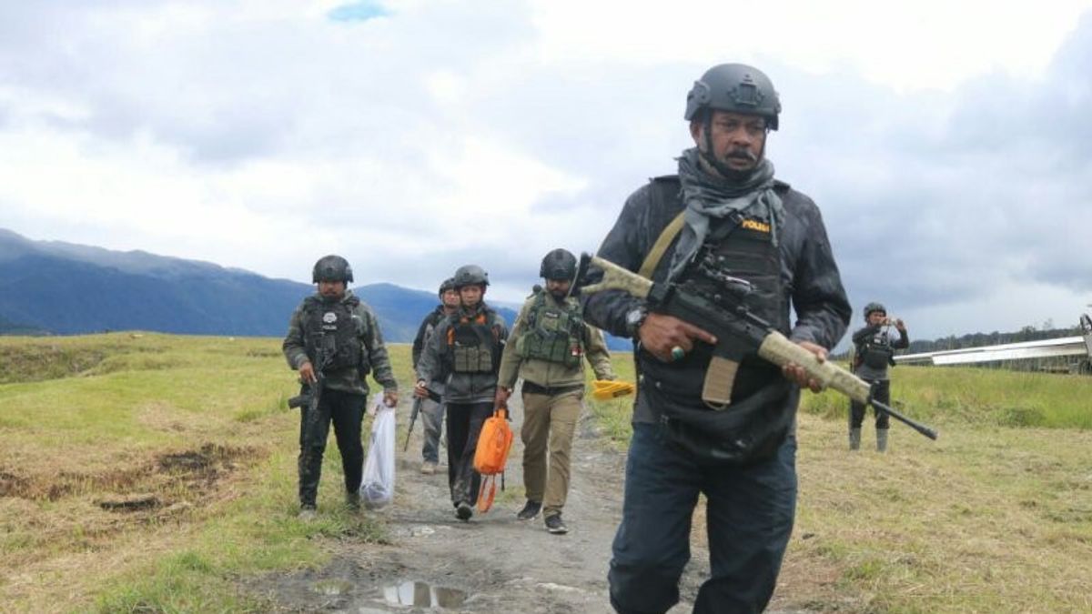 3 Hours Nemangkawi Task Force Shoots Contact With KKB At Papua Ilaga Airport