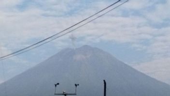 Gunung Semeru Alami 72 Gempa Erupsi dalam 24 Jam