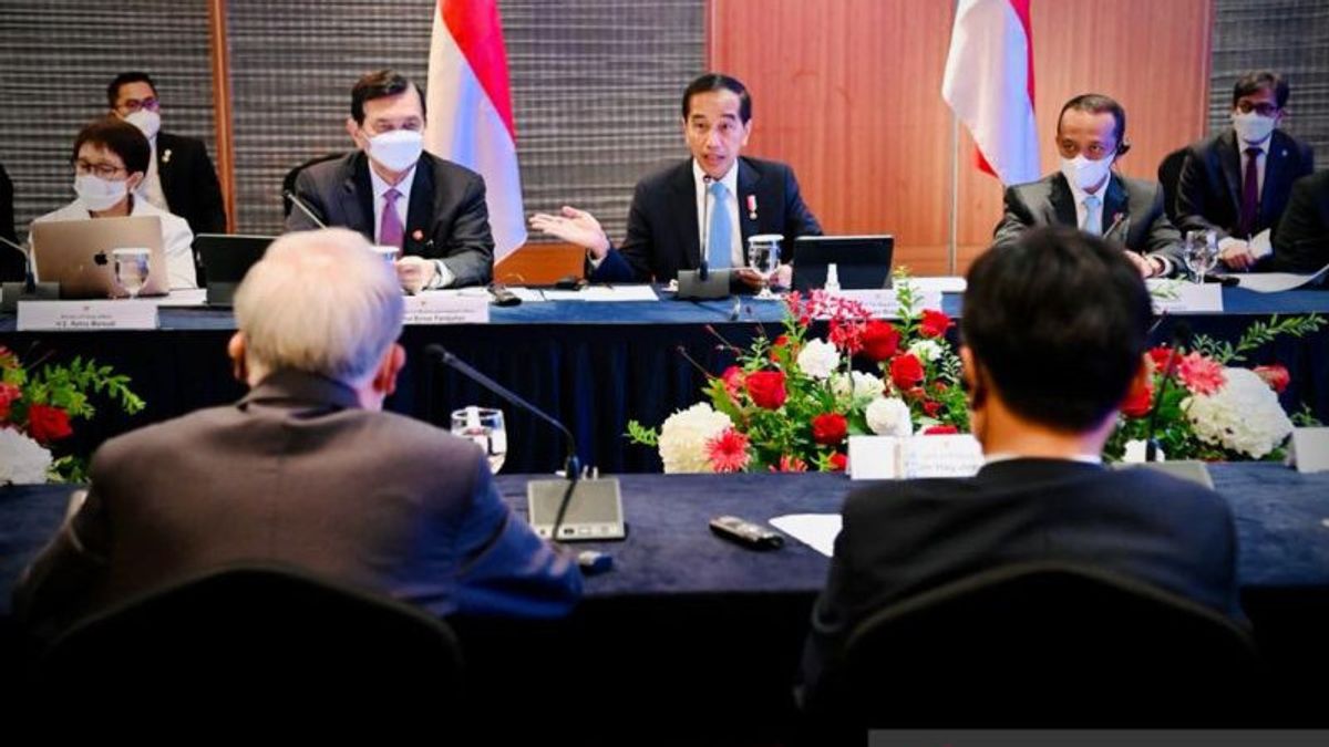 Meeting The CEO From South Korea To Discuss Investment, Jokowi: If There Is A Problem, Tell The Minister Bahlil Or Luhut