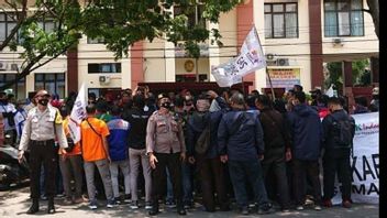 Ganjar Pranowo Digugat Buruh ke PTUN Semarang Soal Upah Minimum